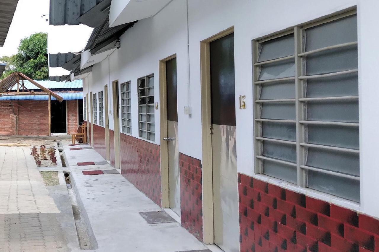 Oyo 90176 D'Cruz Sunrise Villa Pantai Cenang  Exterior photo