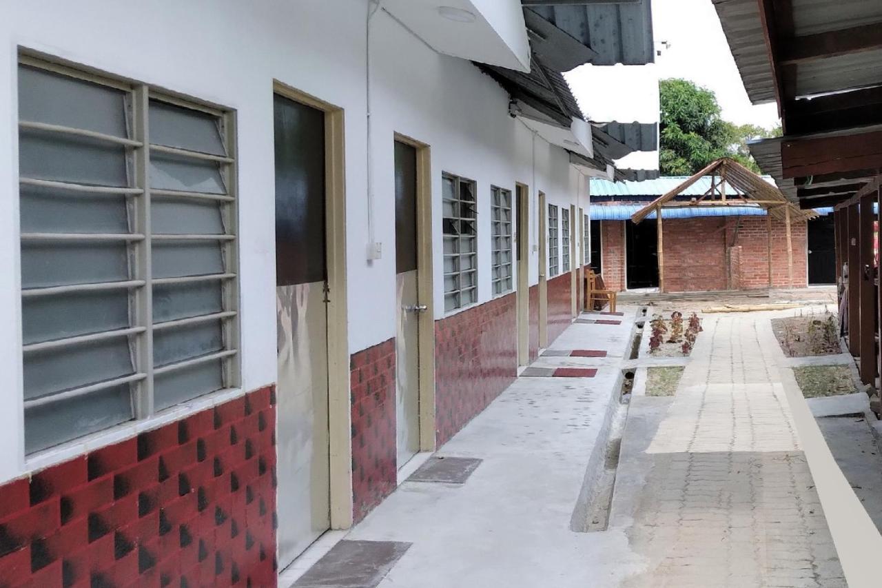 Oyo 90176 D'Cruz Sunrise Villa Pantai Cenang  Exterior photo