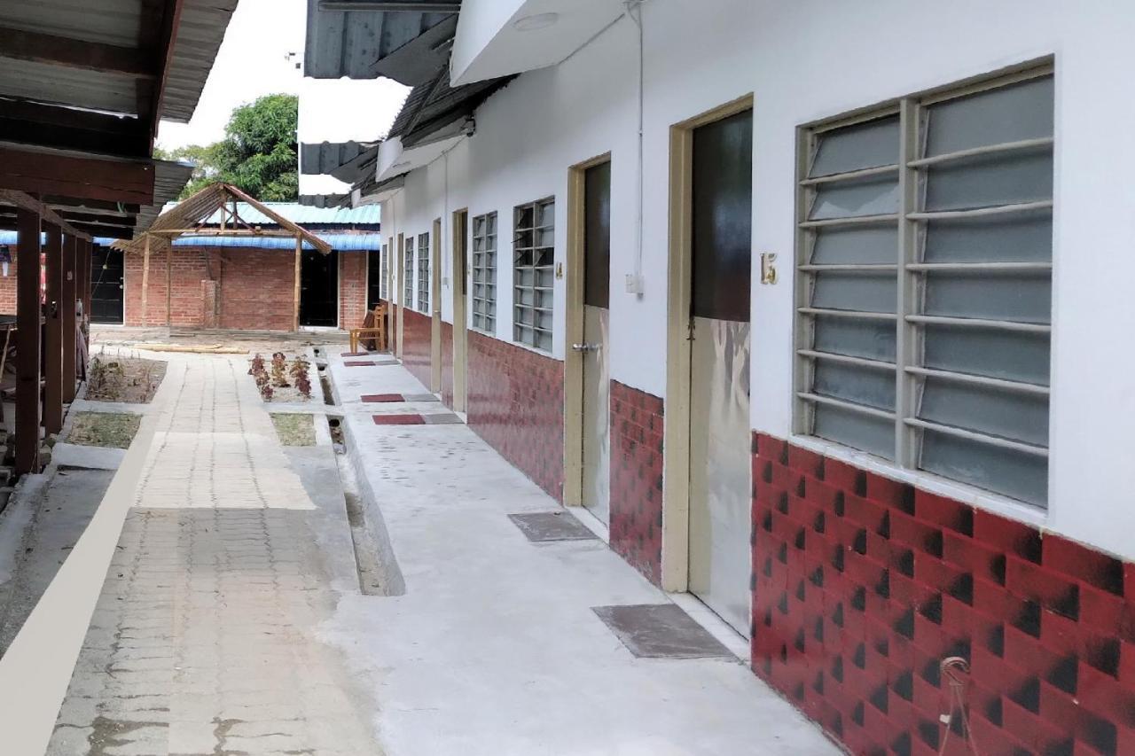 Oyo 90176 D'Cruz Sunrise Villa Pantai Cenang  Exterior photo